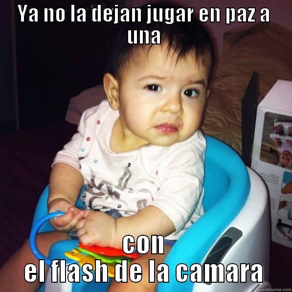 YA NO LA DEJAN JUGAR EN PAZ A UNA CON EL FLASH DE LA CAMARA Misc