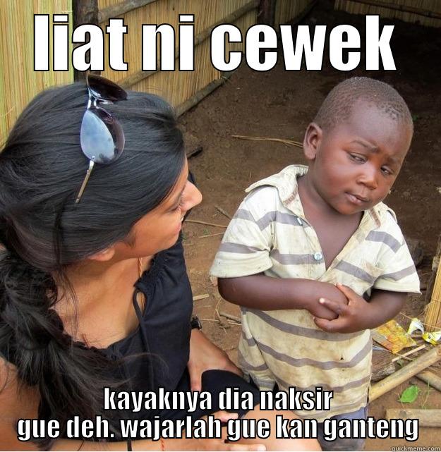 LIAT NI CEWEK KAYAKNYA DIA NAKSIR GUE DEH. WAJARLAH GUE KAN GANTENG Skeptical Third World Kid