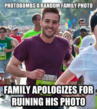 Photobombs a random family photo Family apologizes for ruining his photo - Photobombs a random family photo Family apologizes for ruining his photo  Rediculously Photogenic Guy