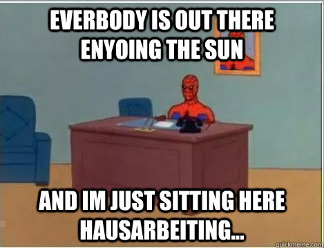 Everbody is out there enyoing the sun And im just sitting here Hausarbeiting...  Spiderman Desk
