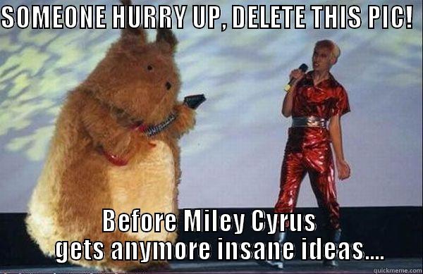 Miley Cyrus better not see this pic! - SOMEONE HURRY UP, DELETE THIS PIC!         BEFORE MILEY CYRUS     GETS ANYMORE INSANE IDEAS.... Misc