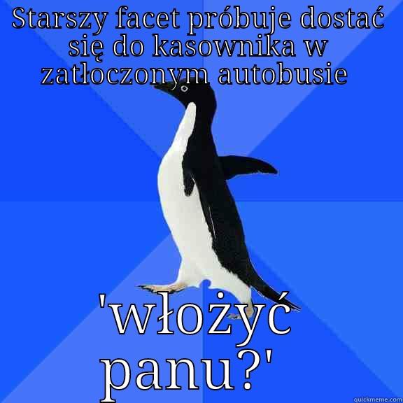 STARSZY FACET PRÓBUJE DOSTAĆ SIĘ DO KASOWNIKA W ZATŁOCZONYM AUTOBUSIE  'WŁOŻYĆ PANU?'  Socially Awkward Penguin