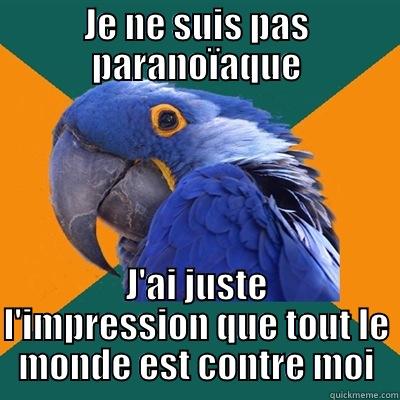 JE NE SUIS PAS PARANOÏAQUE J'AI JUSTE L'IMPRESSION QUE TOUT LE MONDE EST CONTRE MOI Paranoid Parrot