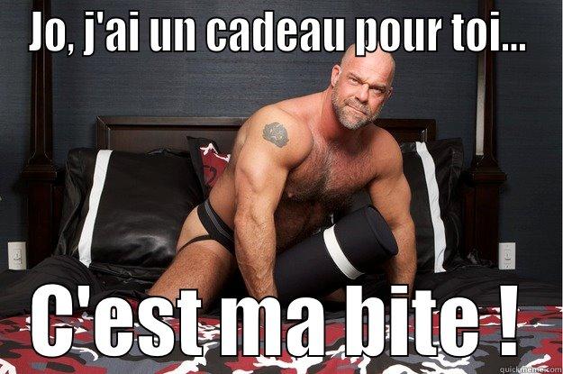 JO, J'AI UN CADEAU POUR TOI... C'EST MA BITE ! Gorilla Man