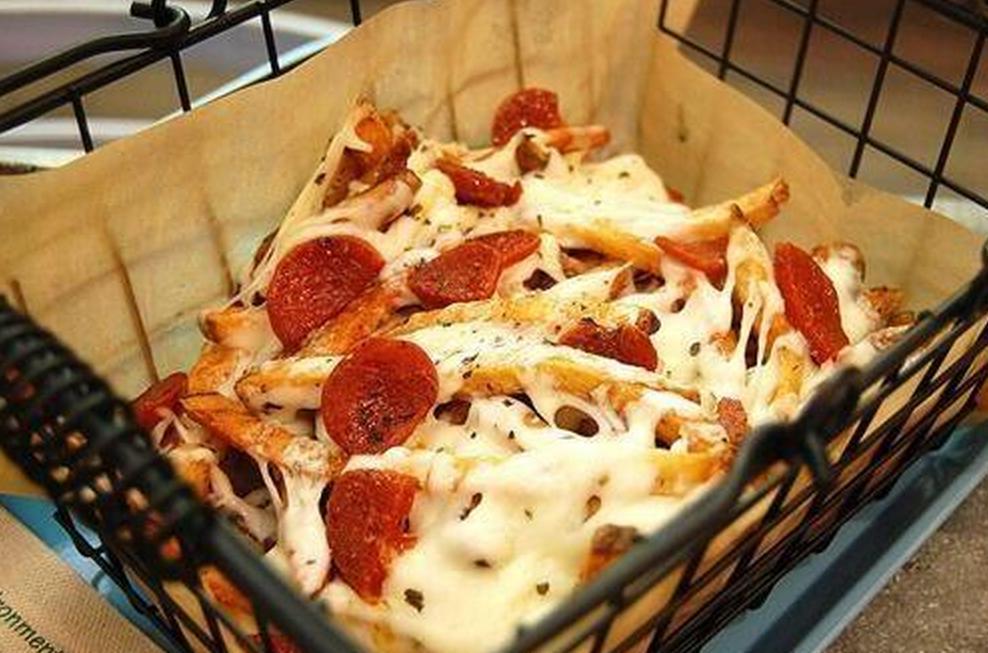 I present to you... PIZZA FRIES! -   Misc