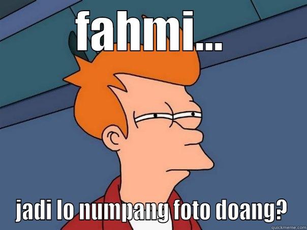 FAHMI... JADI LO NUMPANG FOTO DOANG? Futurama Fry