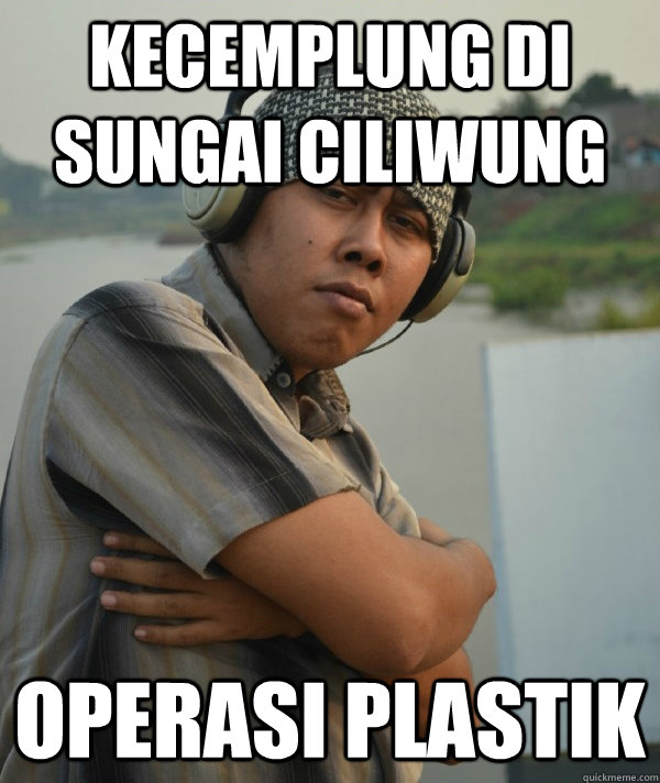 kecemplung di sungai ciliwung operasi plastik  Amin Rich Man