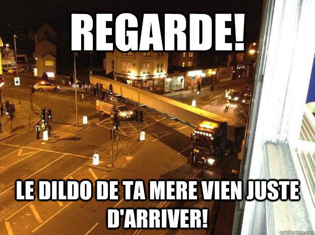 Regarde! Le dildo de ta mere vien juste d'arriver! - Regarde! Le dildo de ta mere vien juste d'arriver!  Moms Dildo