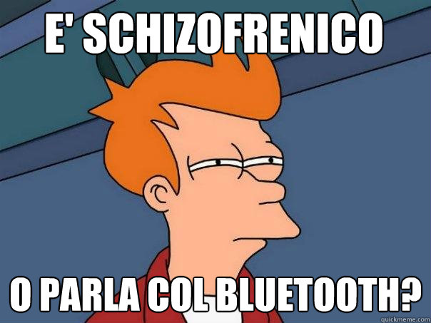 e' schizofrenico o parla col bluetooth?  Futurama Fry