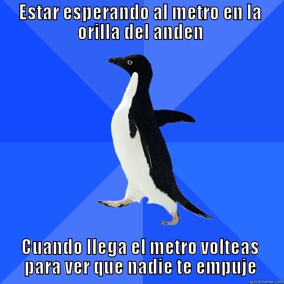 ESTAR ESPERANDO AL METRO EN LA ORILLA DEL ANDEN CUANDO LLEGA EL METRO VOLTEAS PARA VER QUE NADIE TE EMPUJE Socially Awkward Penguin