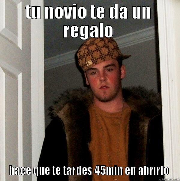 TU NOVIO TE DA UN REGALO HACE QUE TE TARDES 45MIN EN ABRIRLO Scumbag Steve