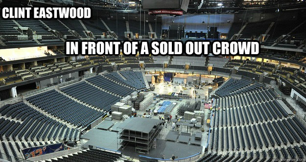 IN FRONT OF A SOLD OUT CROWD CLINT EASTWOOD - IN FRONT OF A SOLD OUT CROWD CLINT EASTWOOD  Misc