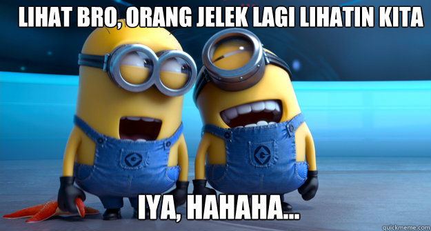 lihat bro, orang jelek lagi lihatin kita IYA, HAHAHA...  minion