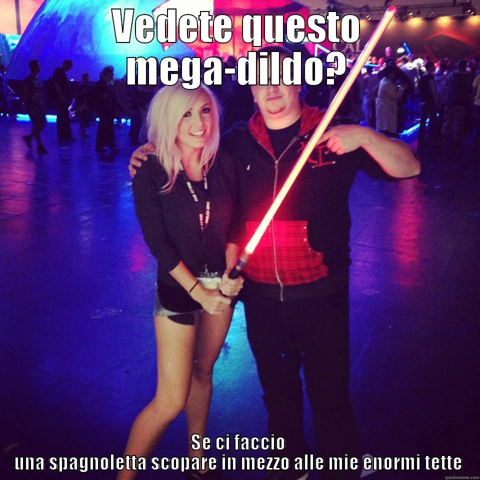 VEDETE QUESTO MEGA-DILDO? SE CI FACCIO UNA SPAGNOLETTA SCOPARE IN MEZZO ALLE MIE ENORMI TETTE Misc