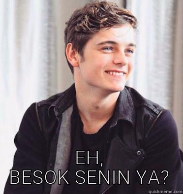  EH, BESOK SENIN YA? Misc