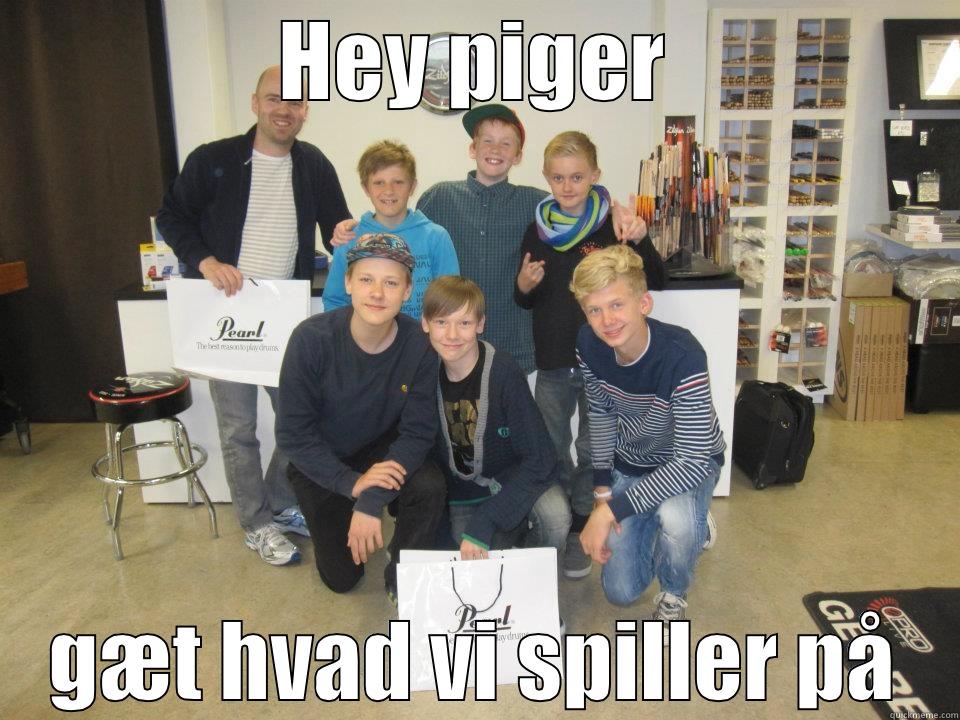 HEY PIGER GÆT HVAD VI SPILLER PÅ Misc
