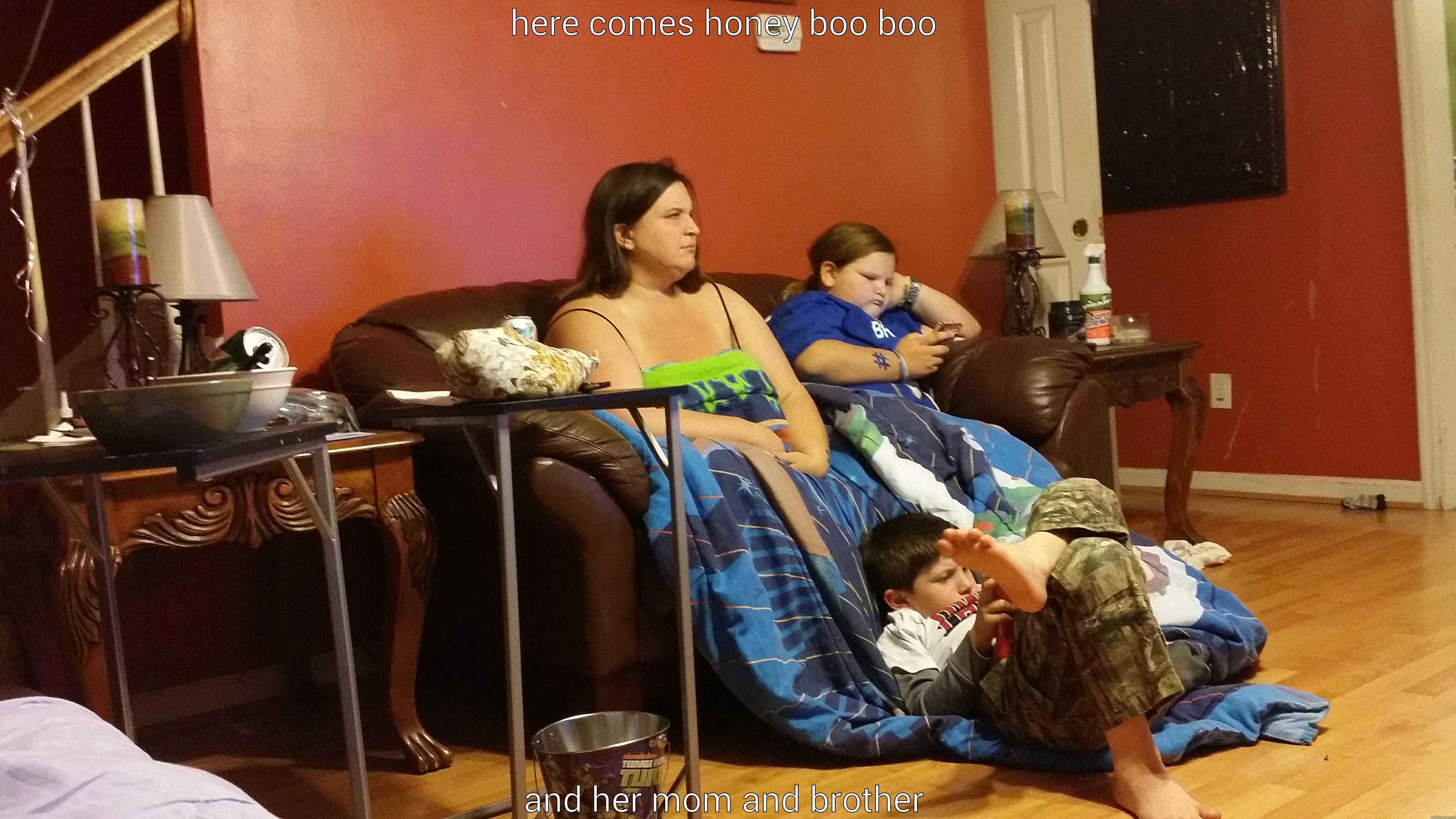 HERE COMES HONEY BOO BOO AND HER MOM AND BROTHER Misc