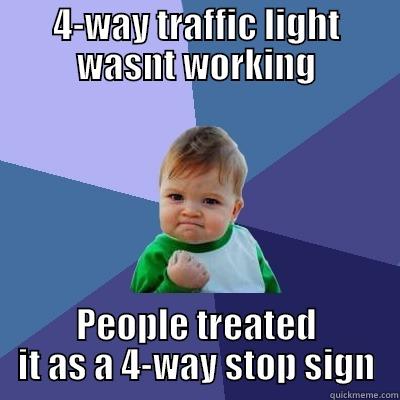 4-WAY TRAFFIC LIGHT WASNT WORKING PEOPLE TREATED IT AS A 4-WAY STOP SIGN Success Kid