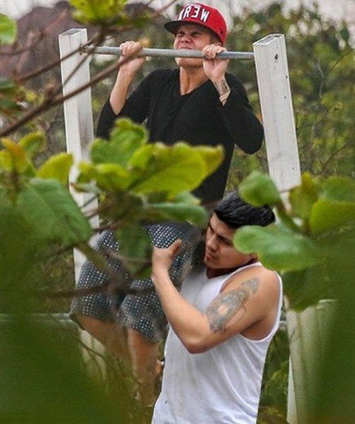 Justin Bieber trying to do a pull-up today -   Misc