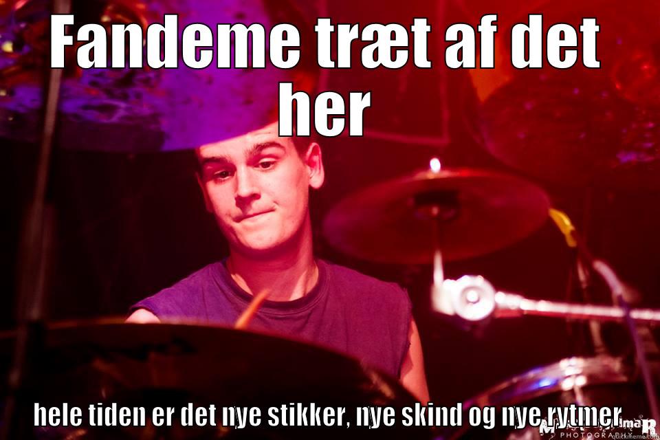 FANDEME TRÆT AF DET HER HELE TIDEN ER DET NYE STIKKER, NYE SKIND OG NYE RYTMER Misc