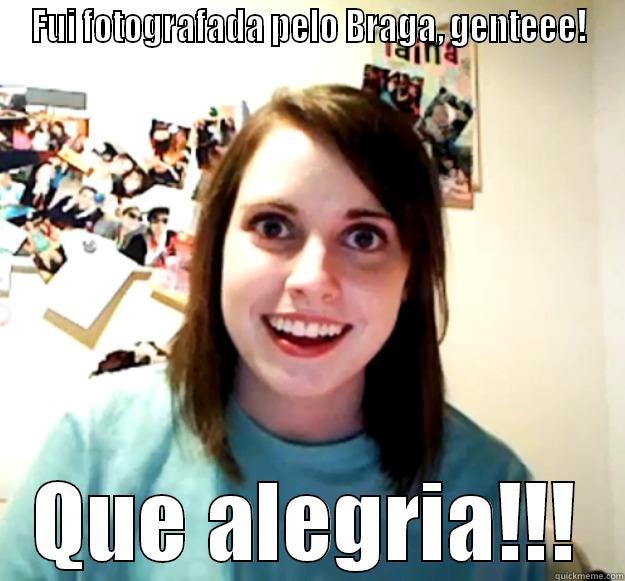 FUI FOTOGRAFADA PELO BRAGA, GENTEEE! QUE ALEGRIA!!! Overly Attached Girlfriend