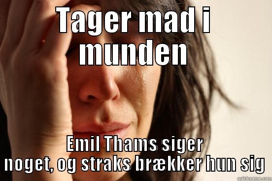 TAGER MAD I MUNDEN EMIL THAMS SIGER NOGET, OG STRAKS BRÆKKER HUN SIG First World Problems